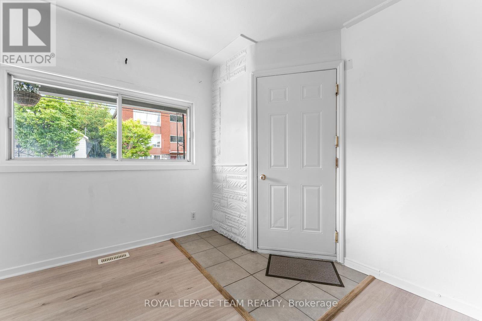 109 Marier Avenue, Ottawa, Ontario  K1L 5R9 - Photo 2 - X12974396