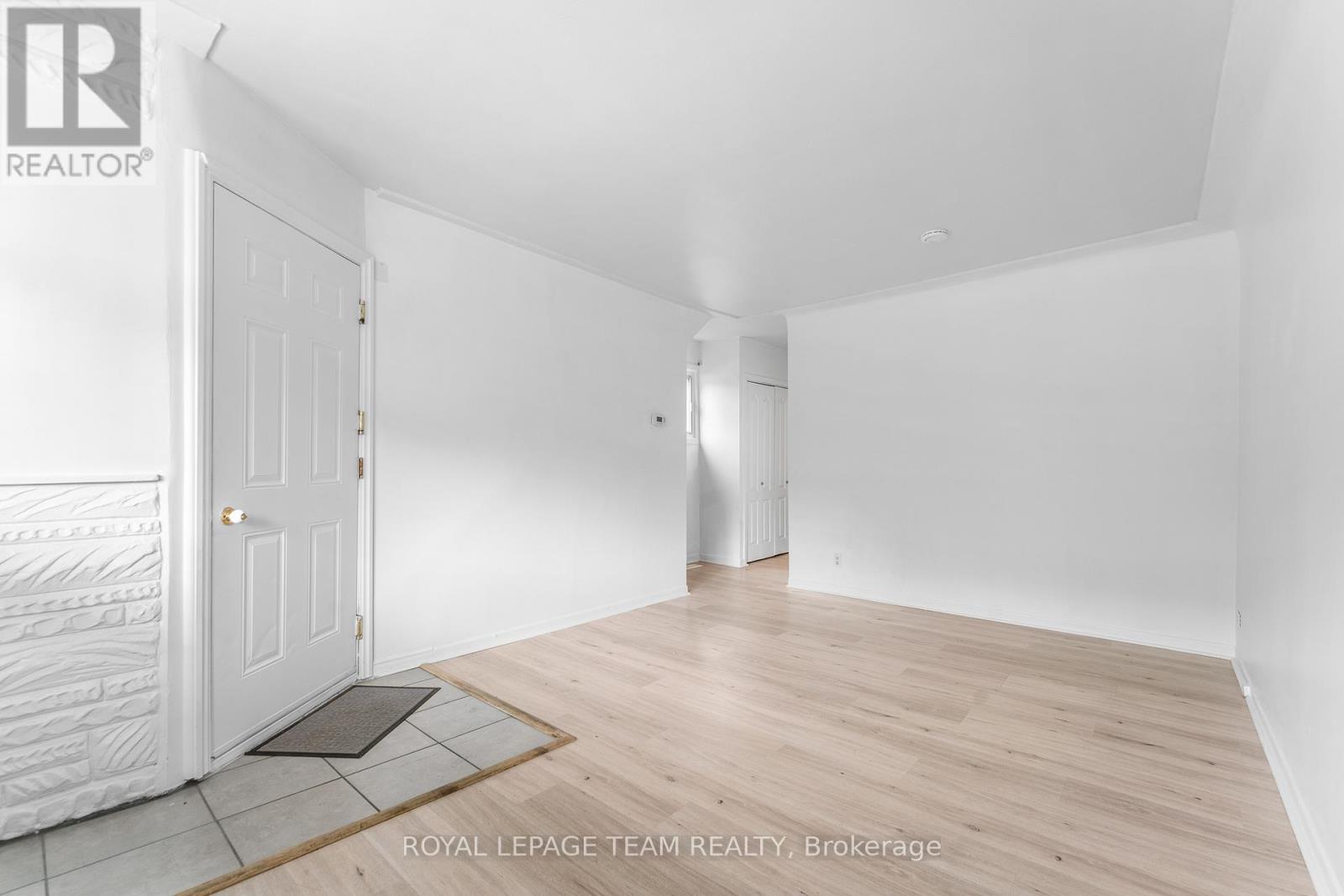 109 Marier Avenue, Ottawa, Ontario  K1L 5R9 - Photo 3 - X12974396