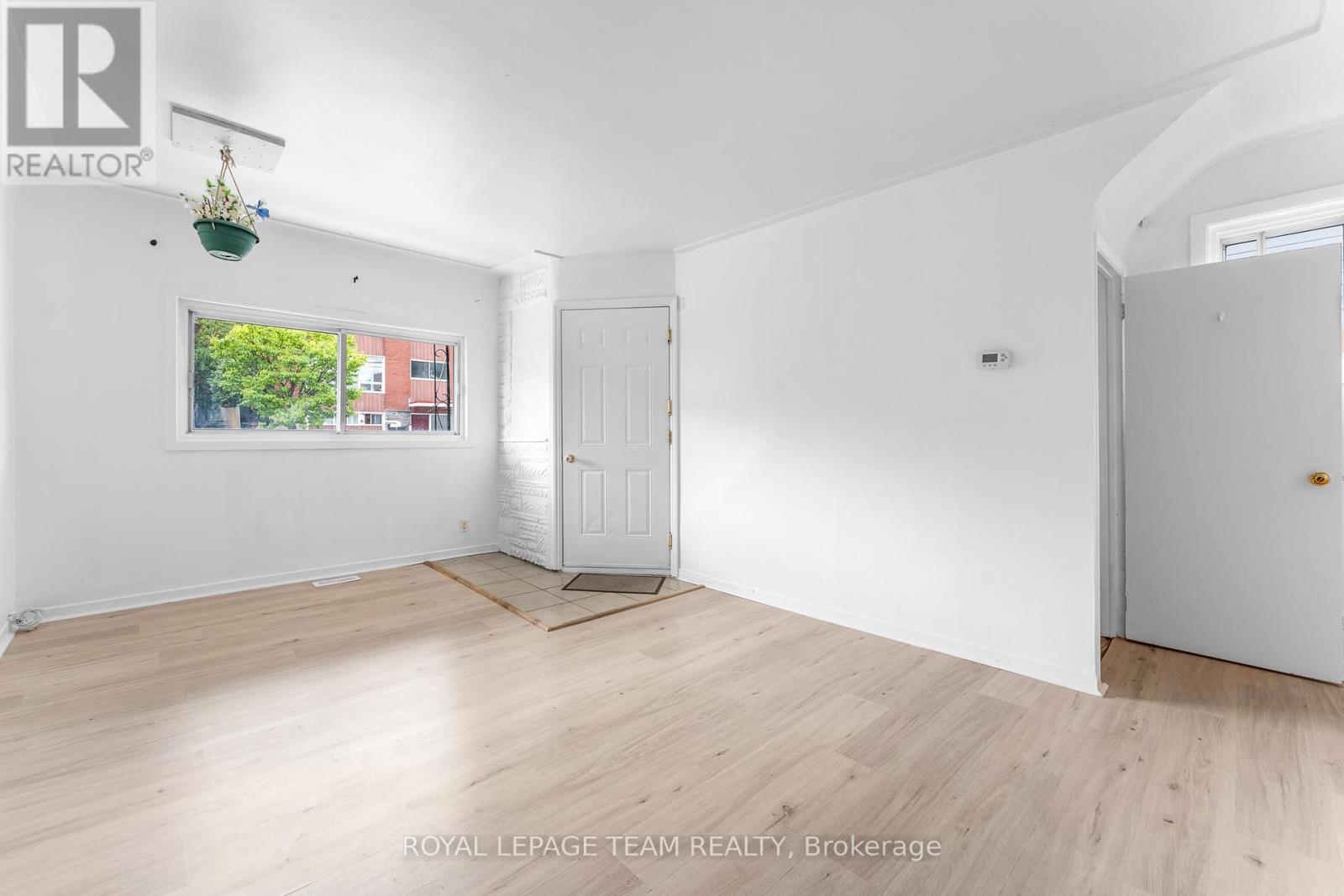 109 Marier Avenue, Ottawa, Ontario  K1L 5R9 - Photo 4 - X12974396