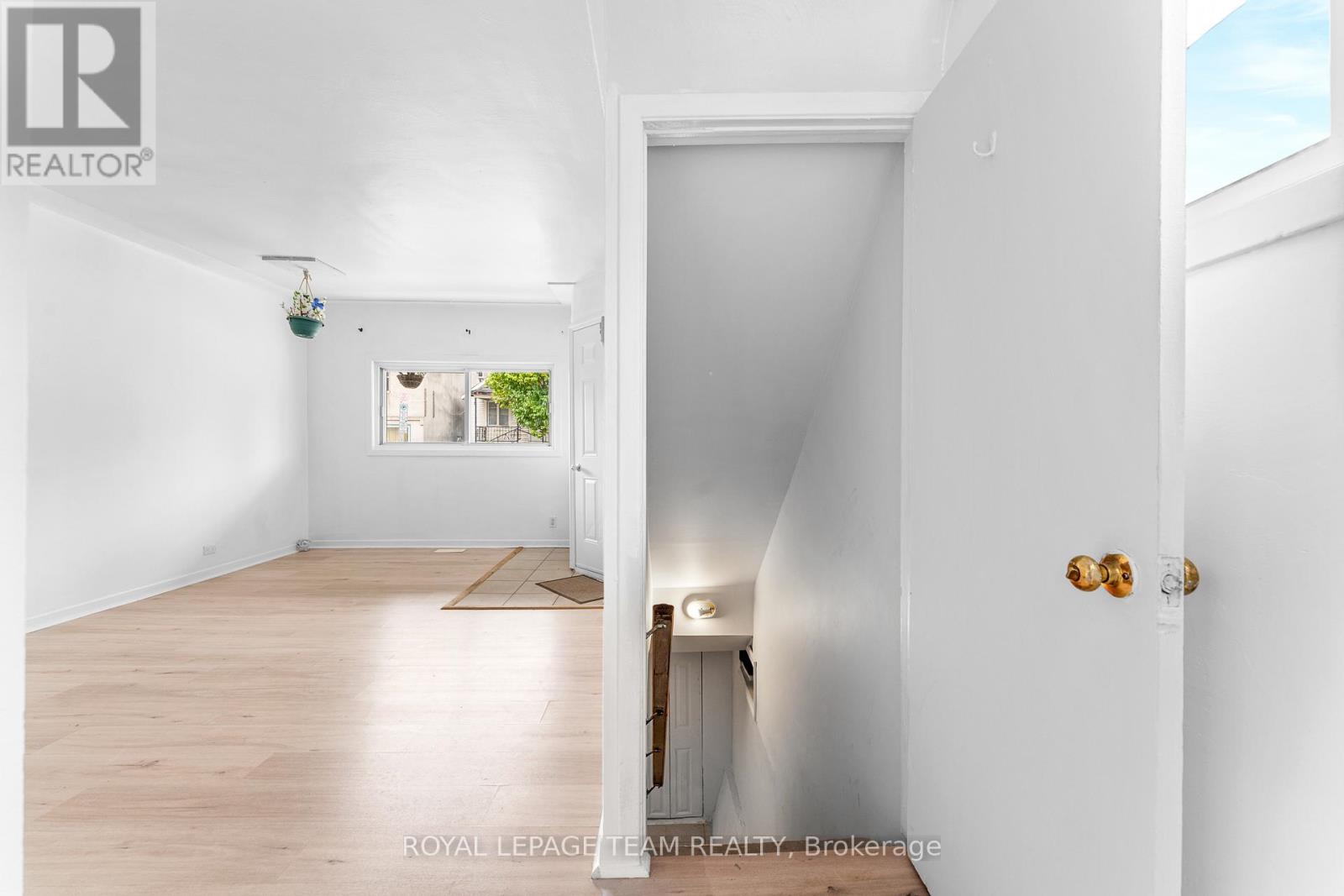 109 Marier Avenue, Ottawa, Ontario  K1L 5R9 - Photo 5 - X12974396