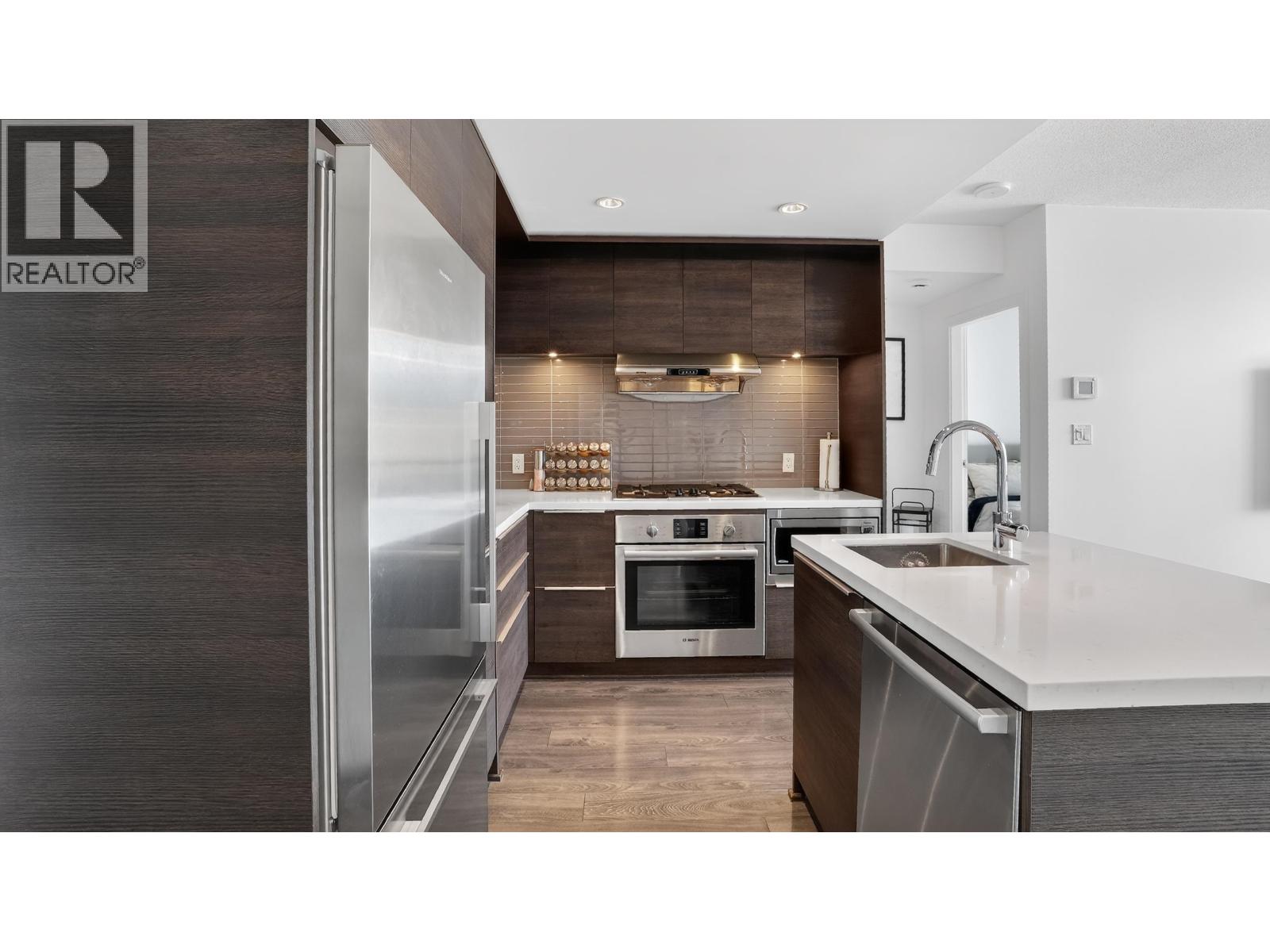 1401 1550 Fern Street, North Vancouver, British Columbia V7J 0A9 - Photo 9 - R3109066