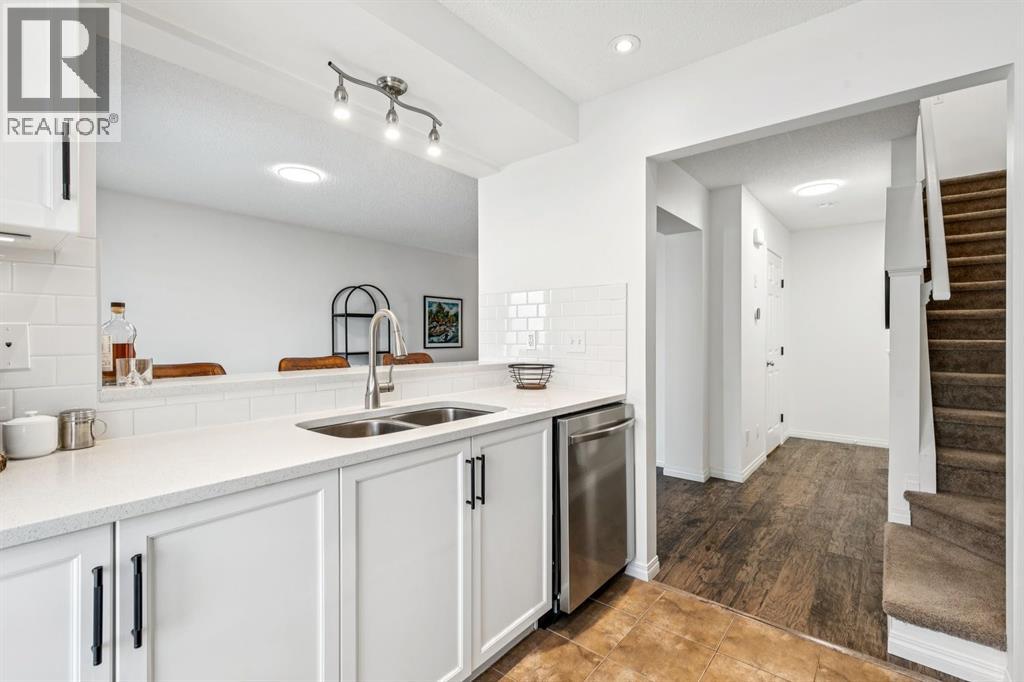 321 Windstone Gardens Sw, Airdrie, Alberta  T4B 3R5 - Photo 9 - A2290560