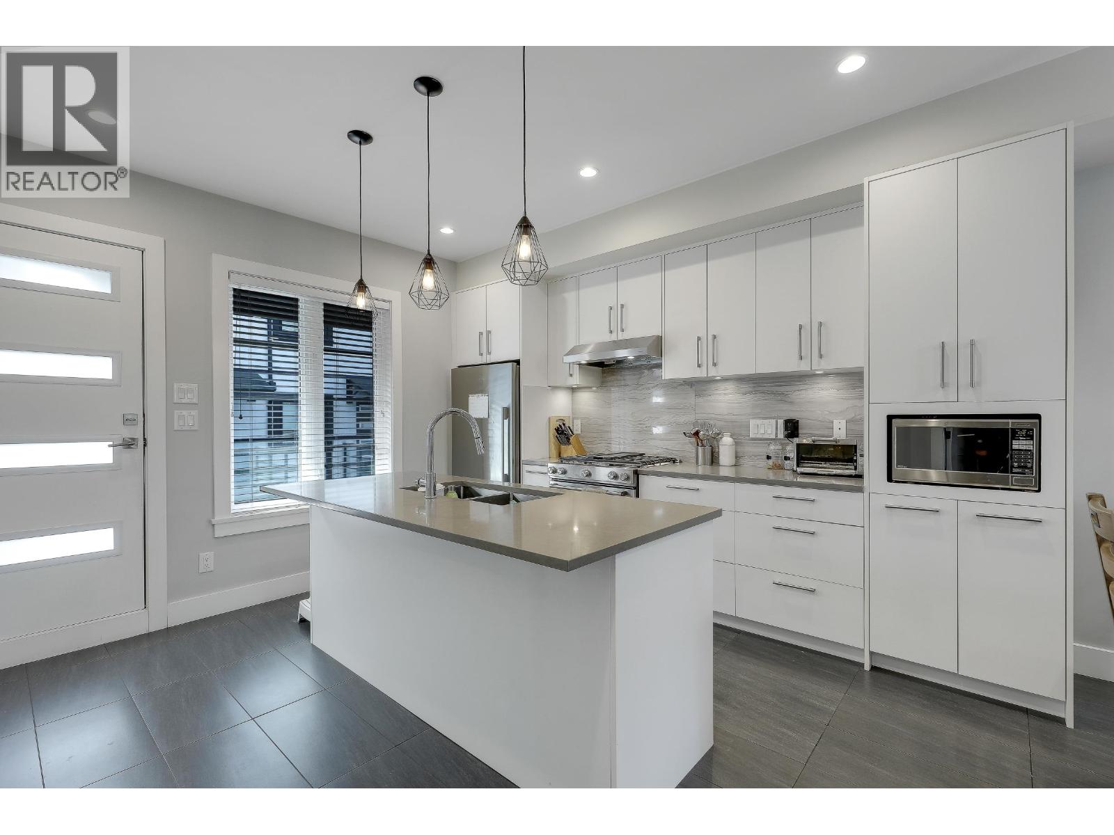 102 806 Gauthier Avenue, Coquitlam, British Columbia V3K 1R9 - Photo 3 - R3108228