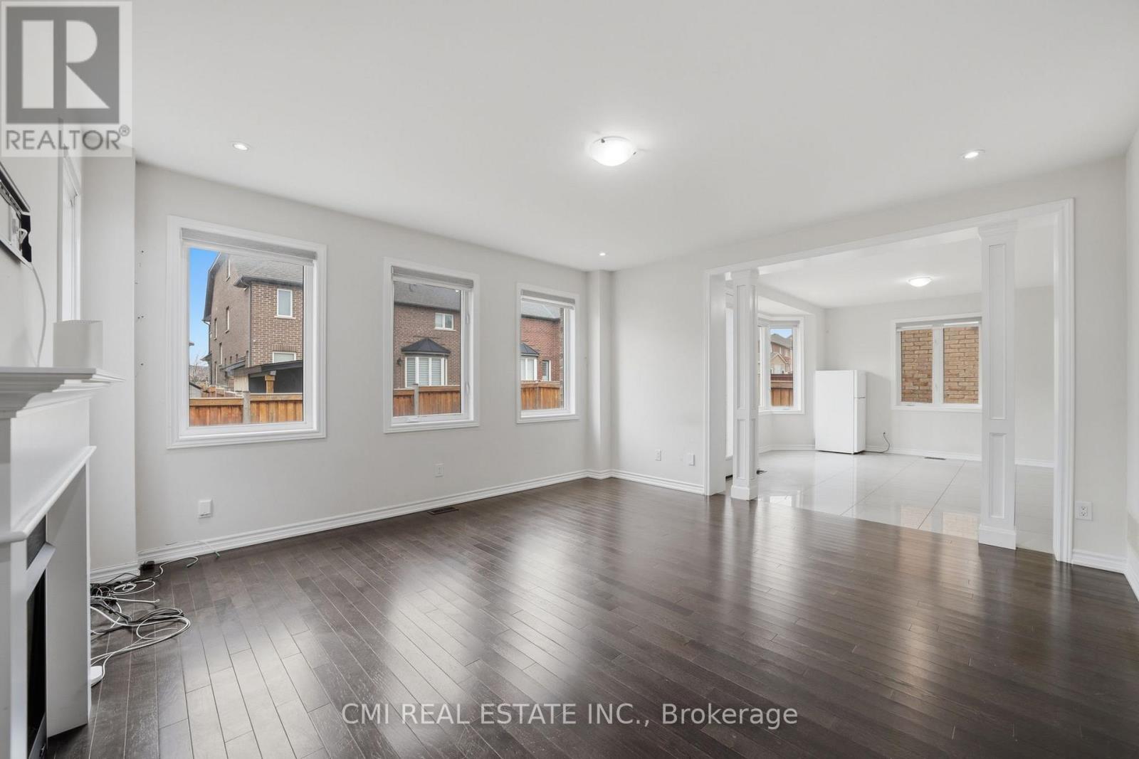 42 Valleybrook Crescent, Caledon, Ontario  L7C 4C5 - Photo 8 - W12974392