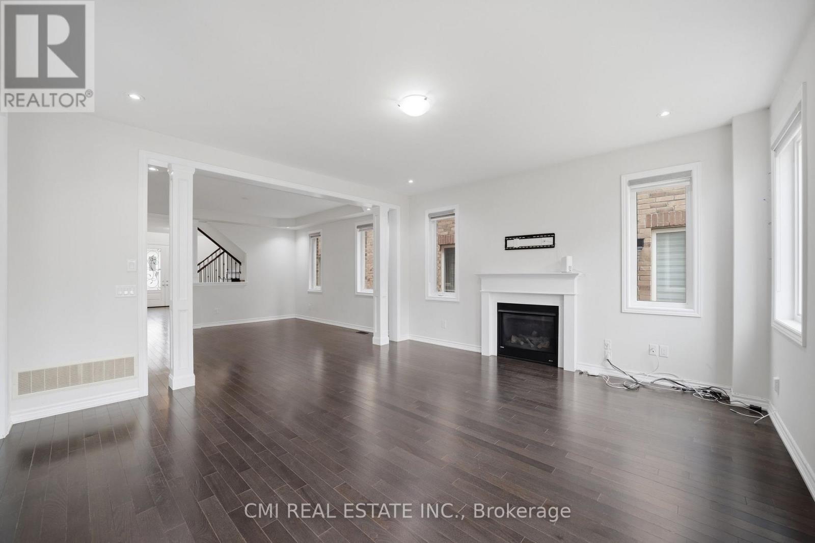 42 Valleybrook Crescent, Caledon, Ontario  L7C 4C5 - Photo 9 - W12974392