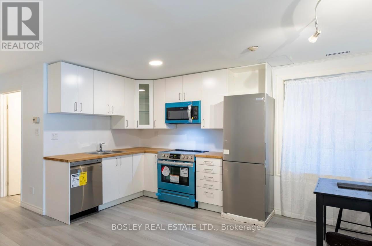 2963 Dundas Street W, Toronto, Ontario  M6P 1Z2 - Photo 9 - W12974410