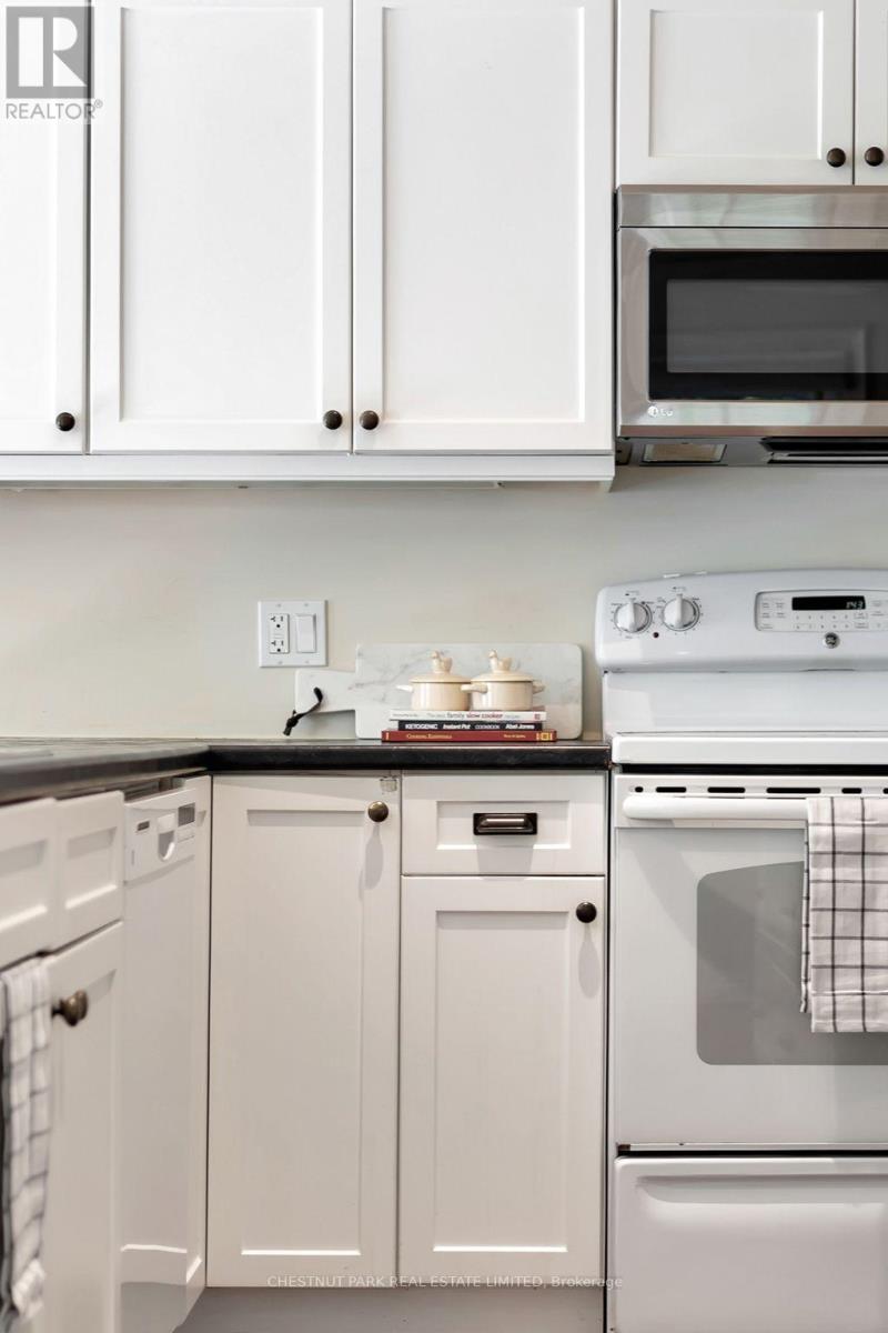 28 York Street, Prince Edward County, Ontario  K0K 2T0 - Photo 10 - X12974408