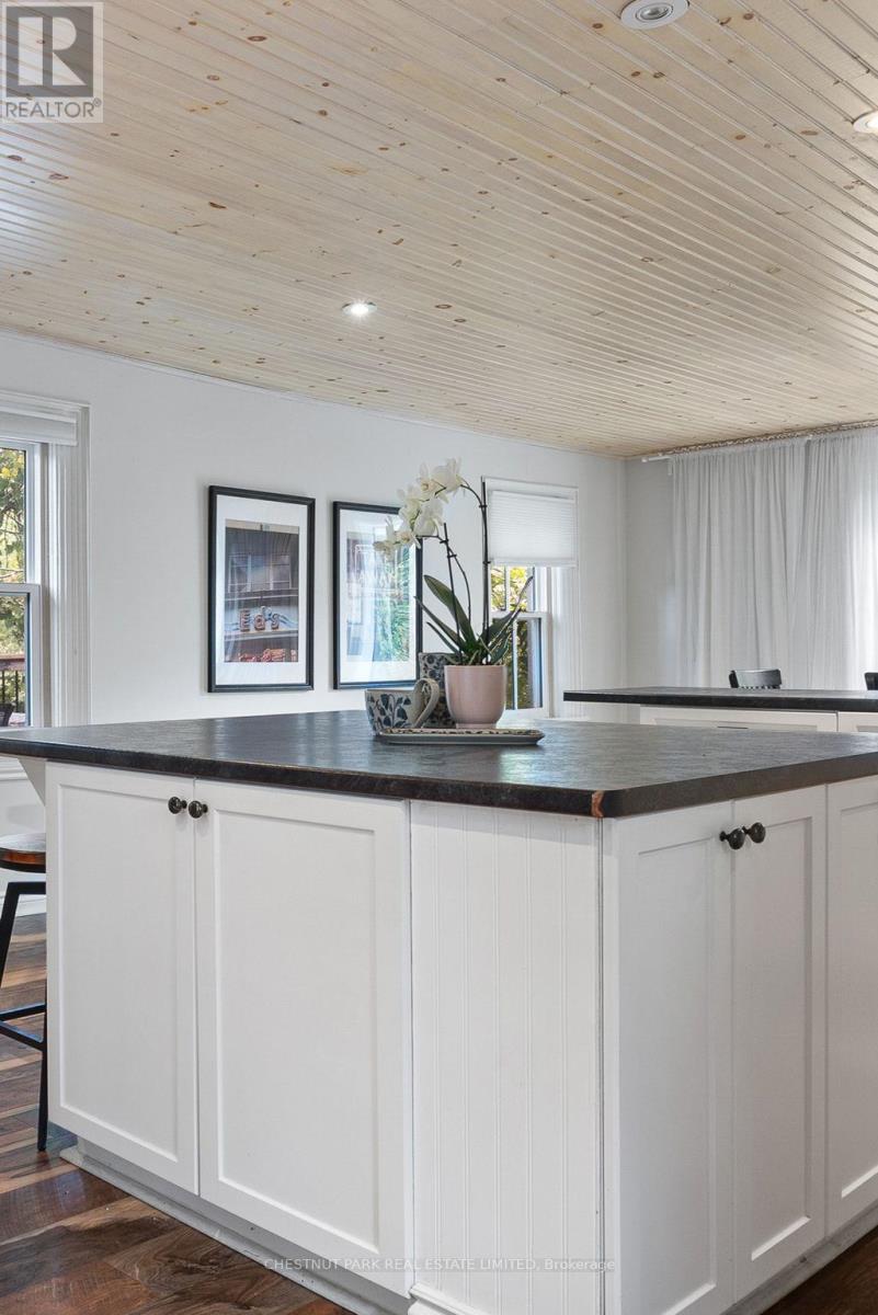 28 York Street, Prince Edward County, Ontario  K0K 2T0 - Photo 12 - X12974408