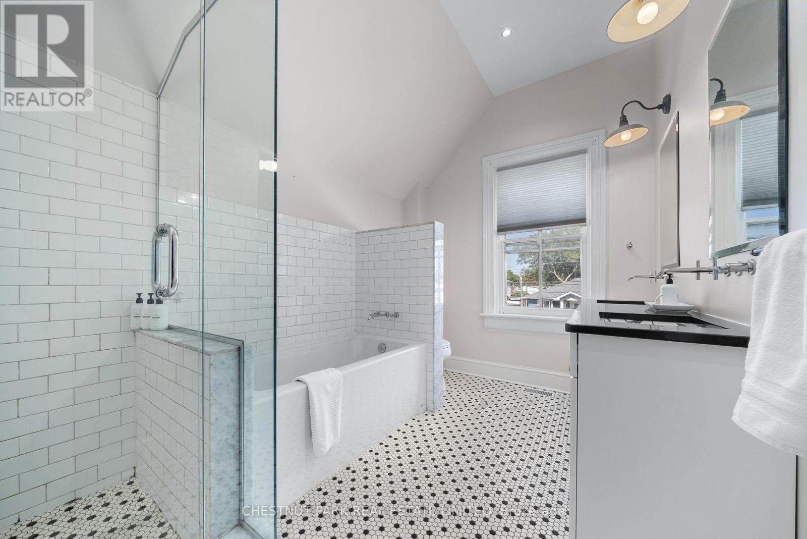 28 York Street, Prince Edward County, Ontario  K0K 2T0 - Photo 25 - X12974408