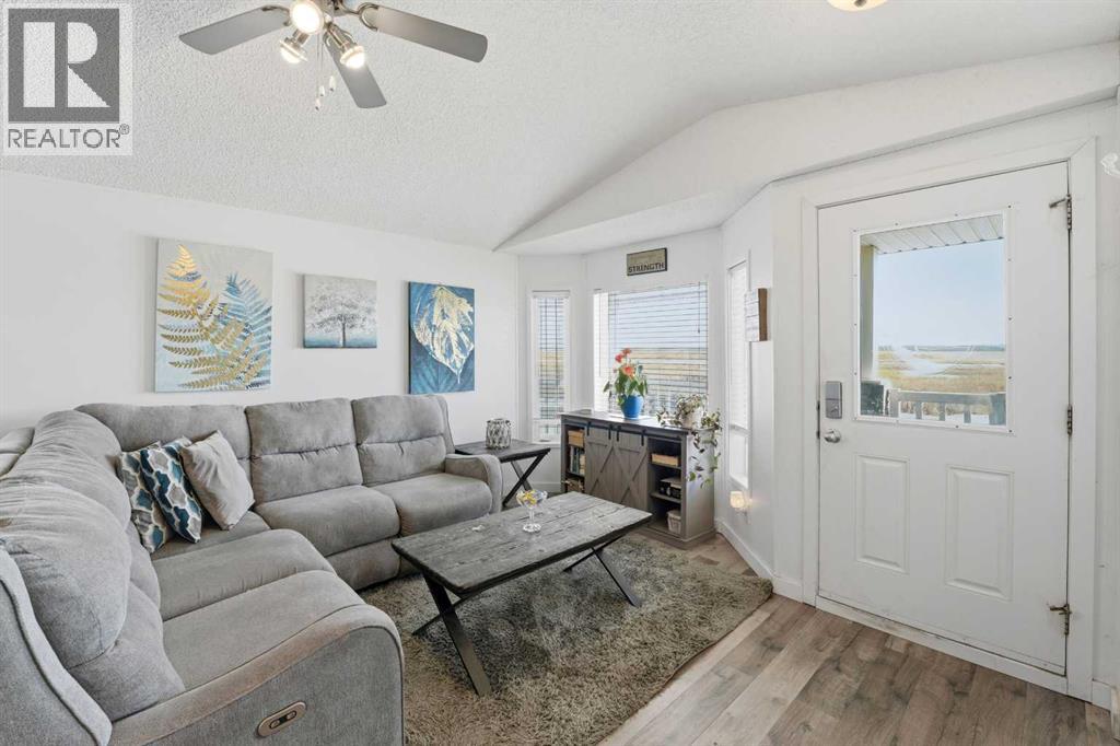 106 Bayshore Drive, Sylvan Lake, Alberta  T4S 0A7 - Photo 3 - A2284698