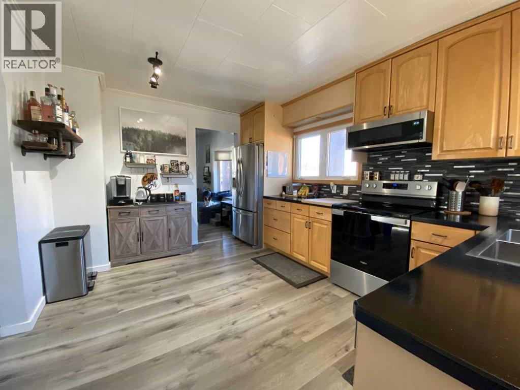 1809 129 Street, Blairmore, Alberta  T0K 0E0 - Photo 13 - A2299536