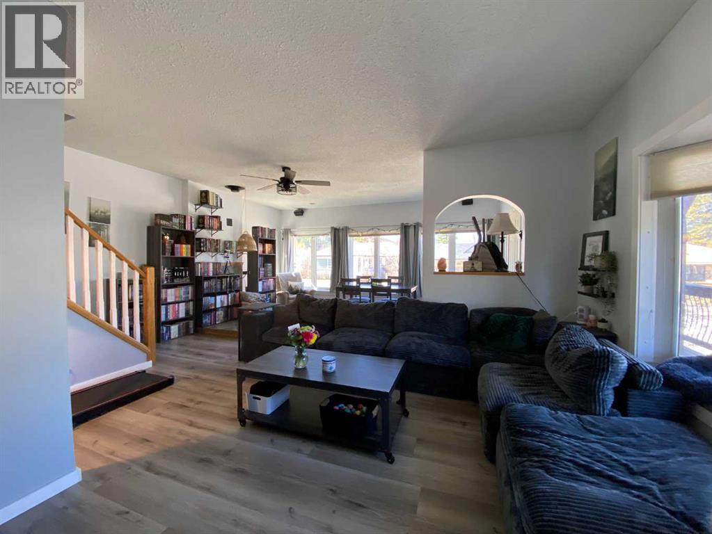 1809 129 Street, Blairmore, Alberta  T0K 0E0 - Photo 6 - A2299536