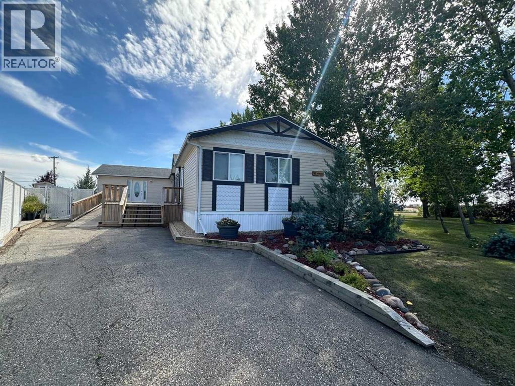 452 1st Street Sw, Falher, Alberta  T0H 1M0 - Photo 1 - A2290996