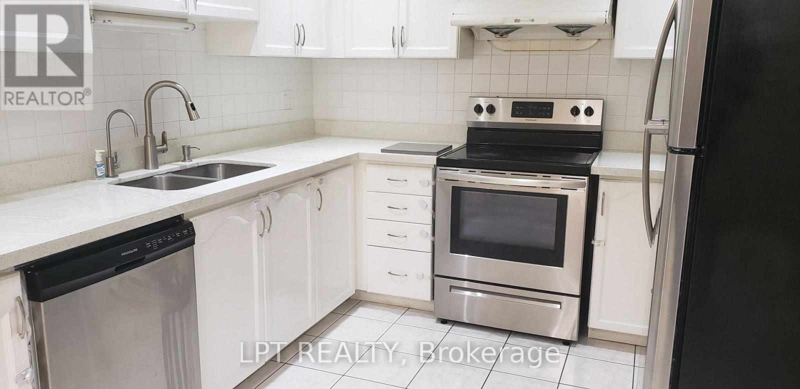 81 Shady Pine Circle, Brampton, Ontario  L6R 1K3 - Photo 11 - W12974412