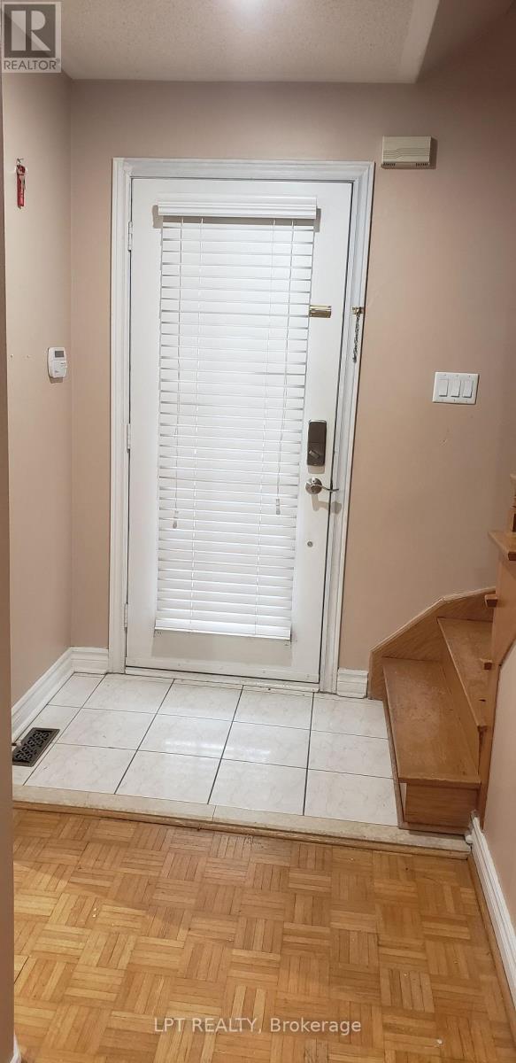 81 Shady Pine Circle, Brampton, Ontario  L6R 1K3 - Photo 5 - W12974412