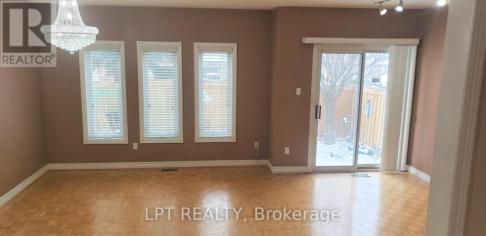 81 Shady Pine Circle, Brampton, Ontario  L6R 1K3 - Photo 8 - W12974412