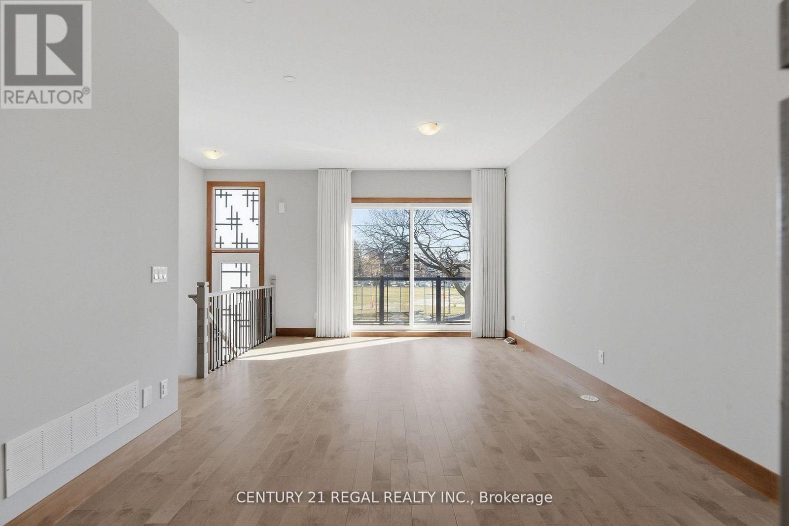 28a Twenty First Street, Toronto (Long Branch), Ontario  M8V 3L7 - Photo 3 - W12974440