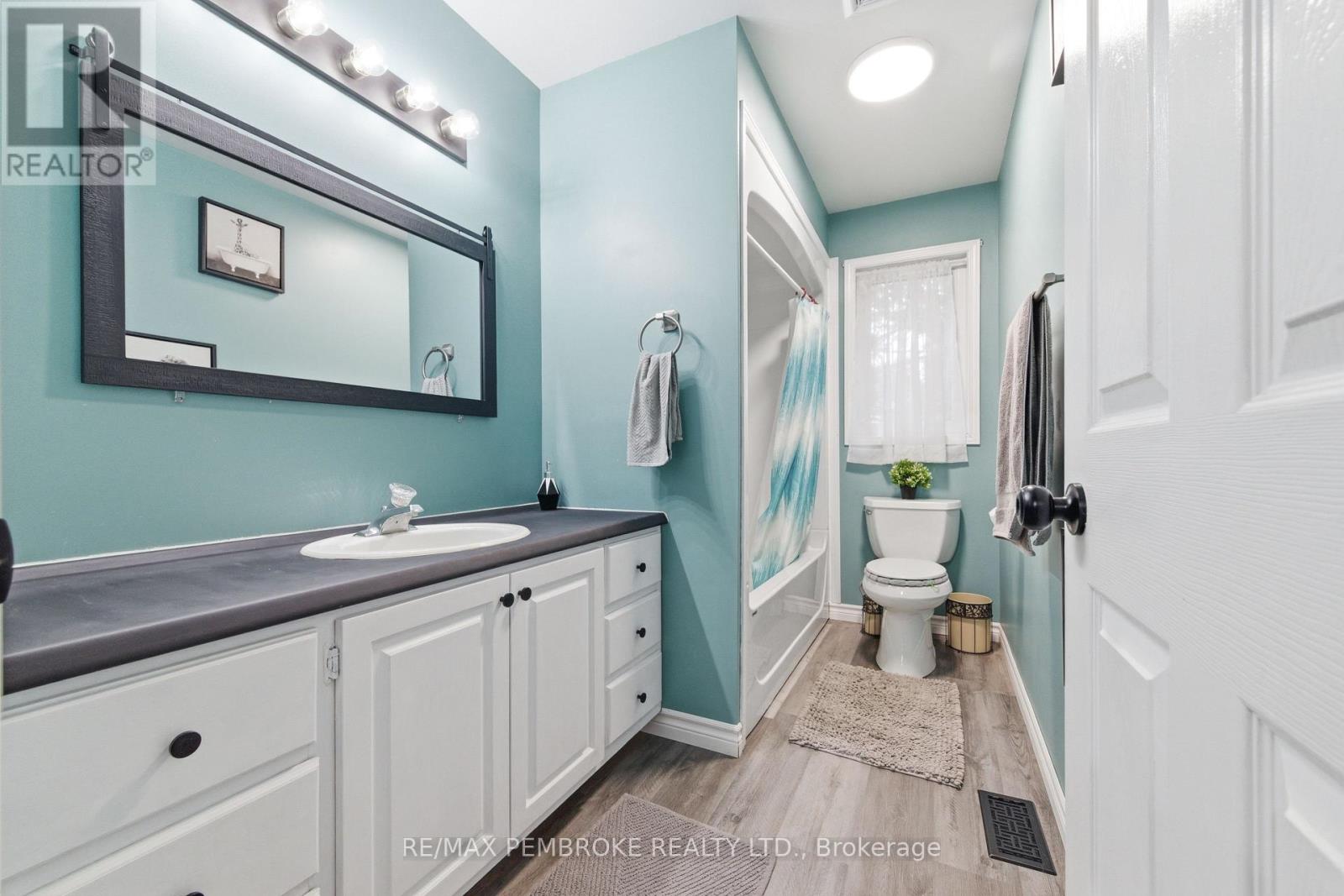 56 Robertson Drive, Whitewater Region, Ontario  K0J 1C0 - Photo 30 - X12962636