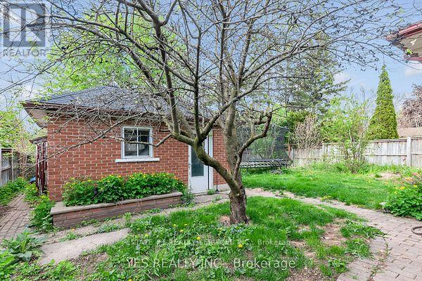176 Kenneth Avenue, Kitchener, Ontario  N2A 1W2 - Photo 2 - X12974414
