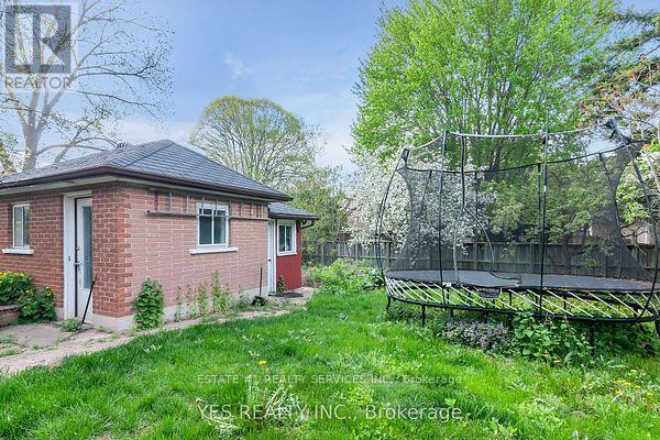 176 Kenneth Avenue, Kitchener, Ontario  N2A 1W2 - Photo 3 - X12974414
