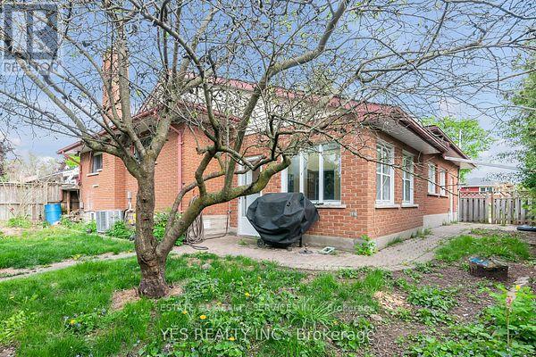 176 Kenneth Avenue, Kitchener, Ontario  N2A 1W2 - Photo 4 - X12974414