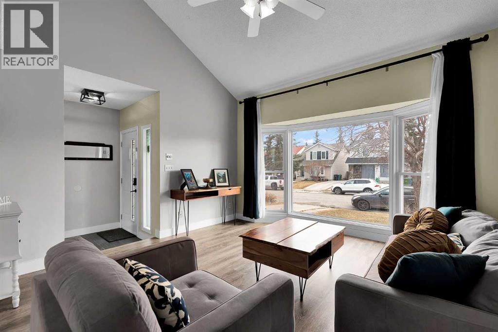 44 Strathclair Rise SW, Calgary, Alberta  T3H 1G4 - Photo 3 - A2300232