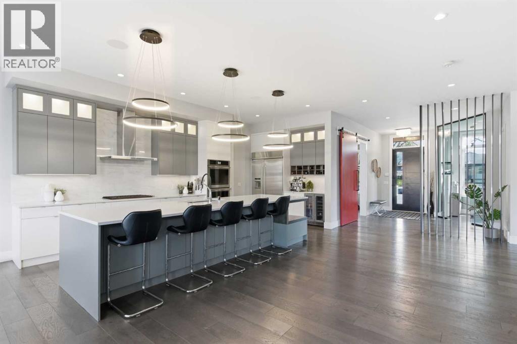 10 Lissington Drive SW, Calgary, Alberta  T3E 5E1 - Photo 3 - A2294958