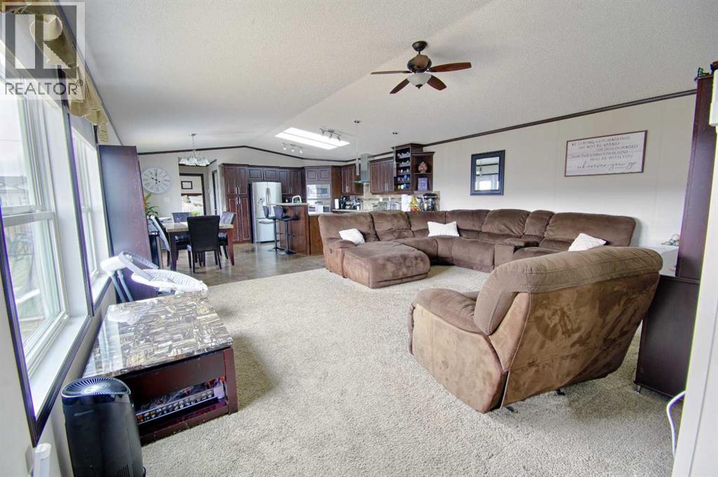 436 Melba Ave, Enchant, Alberta  T0K 0V0 - Photo 3 - A2299887