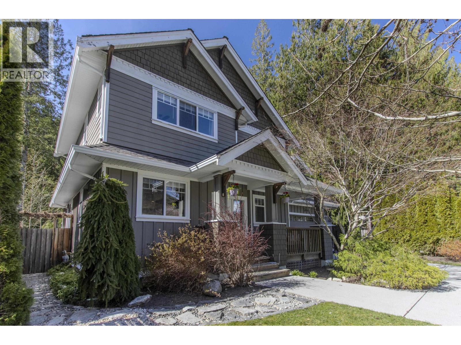 38645 Westway Avenue, Squamish, British Columbia V8B 0W1 - Photo 3 - R3108357