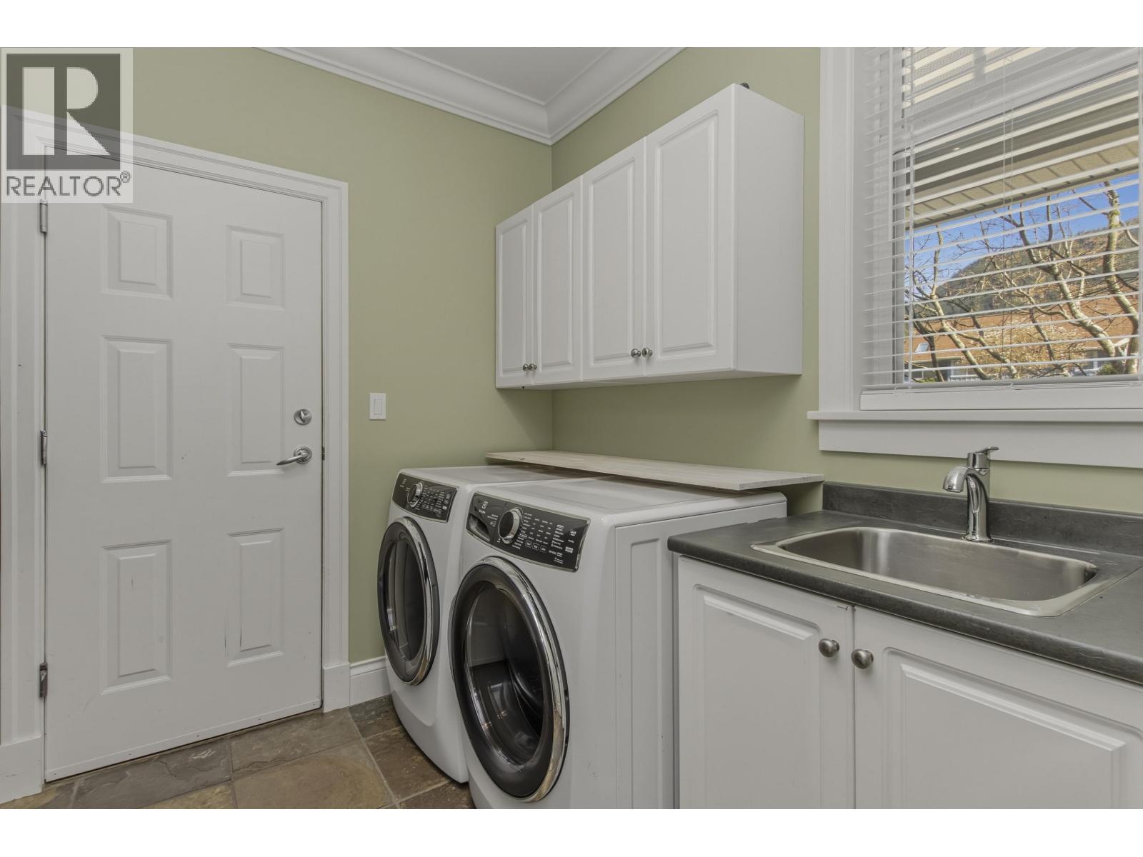 38645 Westway Avenue, Squamish, British Columbia  V8B 0W1 - Photo 22 - R3108357