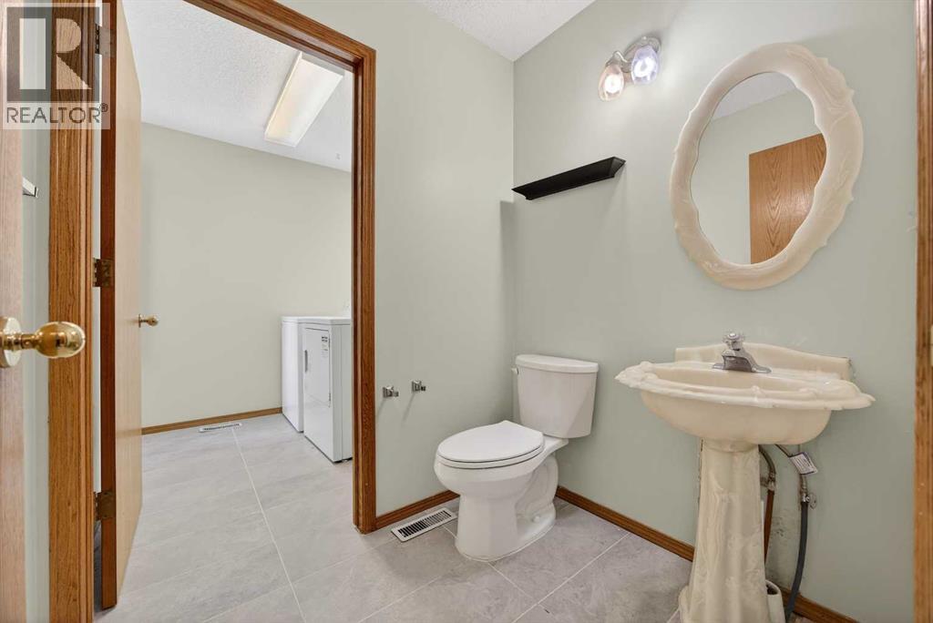 90 Hawkmount Green Nw, Calgary, Alberta  T3G 2T9 - Photo 18 - A2298757