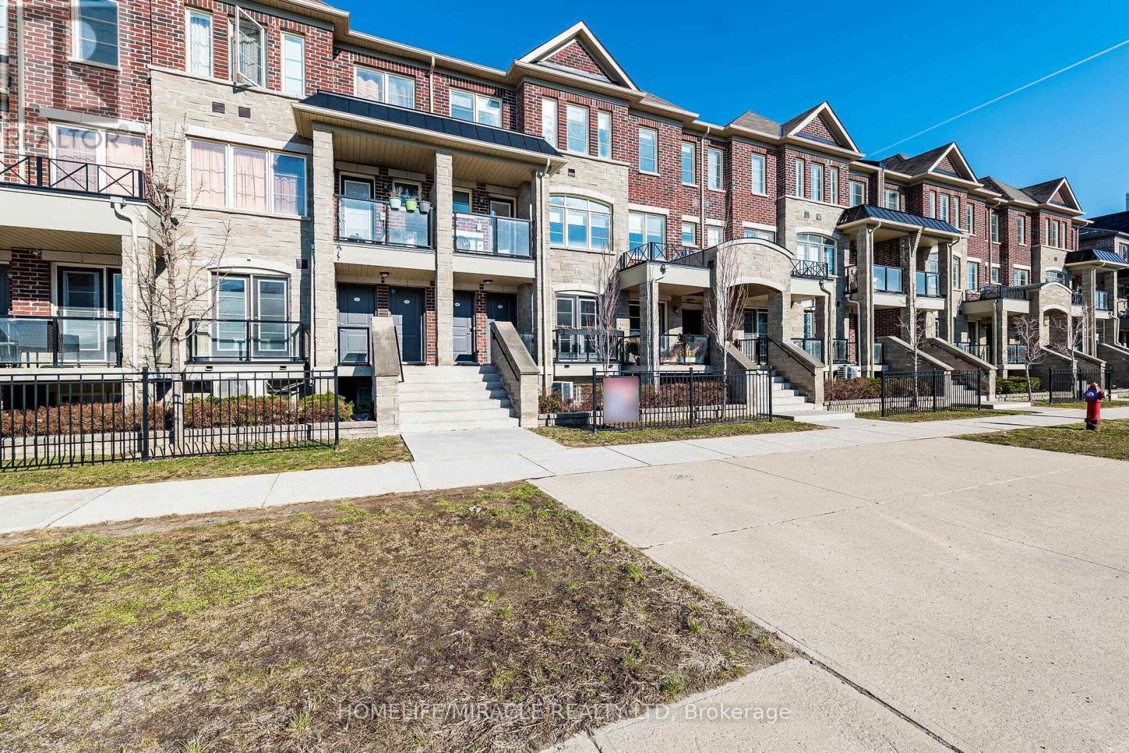 98 - 200 Veterans Drive, Brampton, Ontario L7A 4S6 - Photo 2 - W12830900