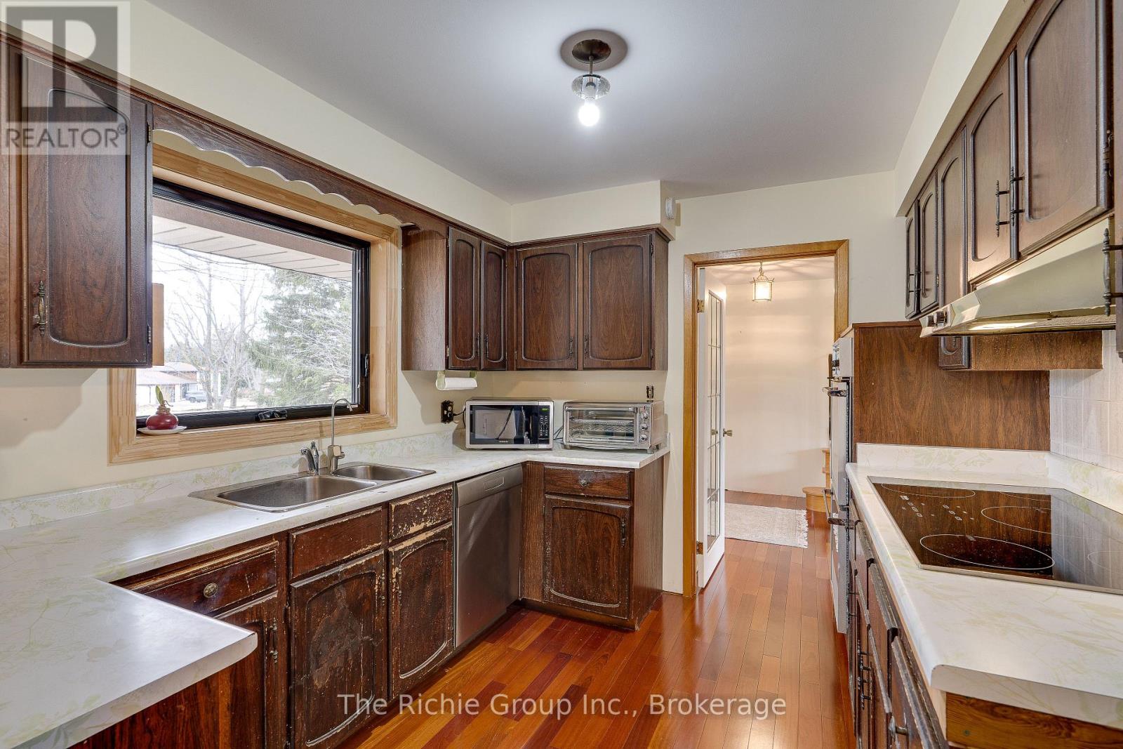 9 Mill View Court, Caledon, Ontario  L7K 2N4 - Photo 10 - W12972500