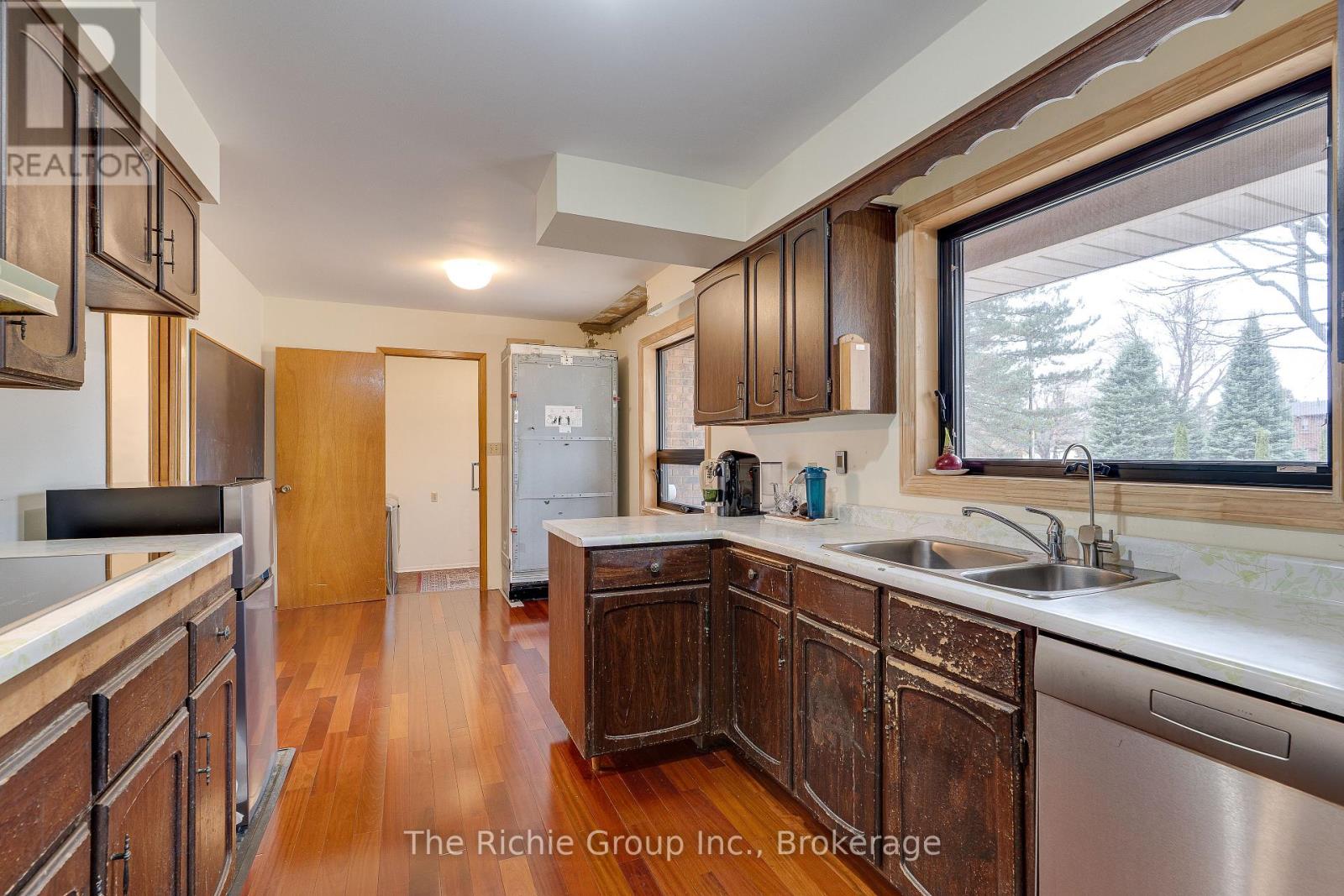 9 Mill View Court, Caledon, Ontario  L7K 2N4 - Photo 9 - W12972500