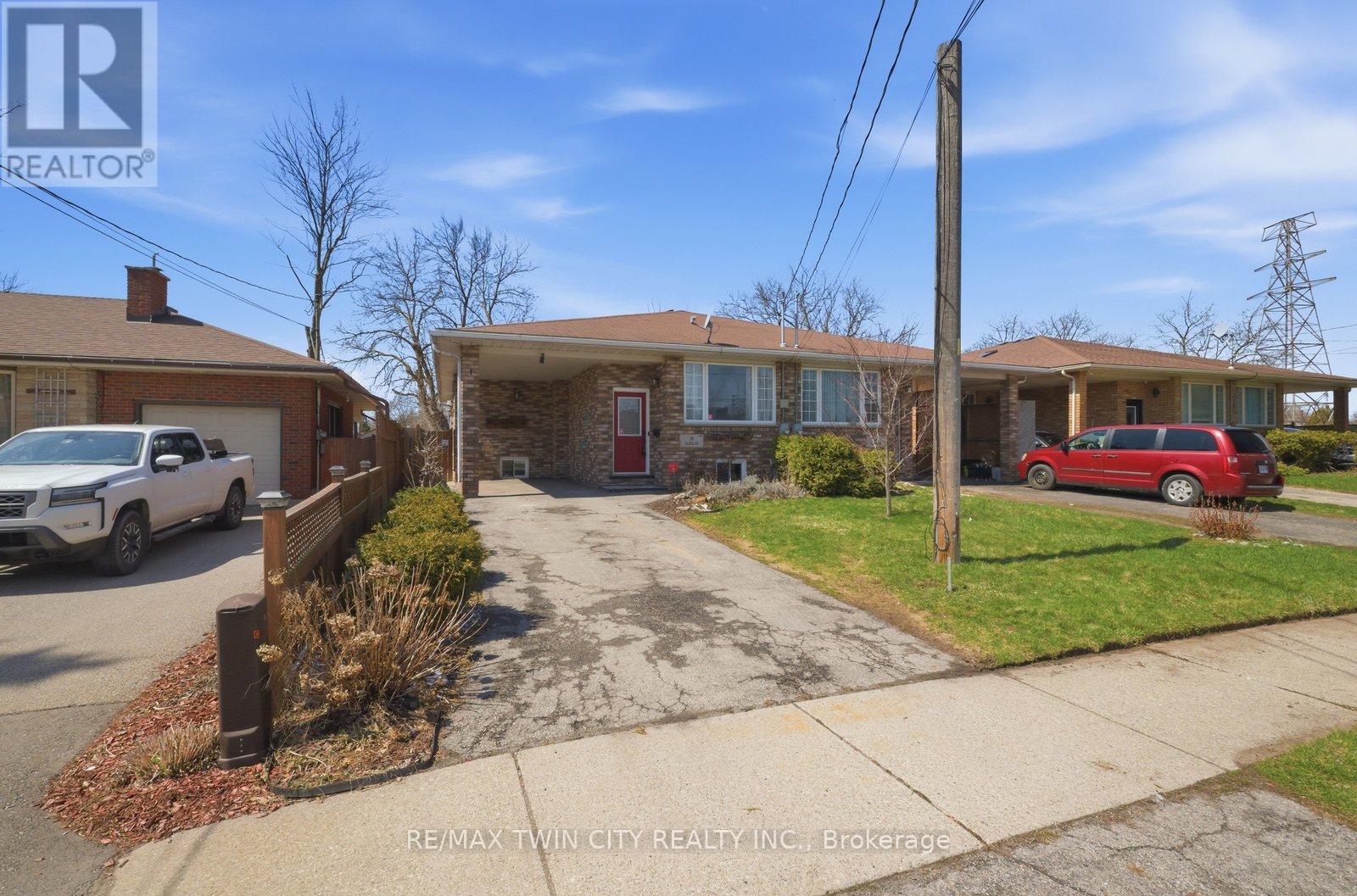 10 Clara Crescent, Brantford, Ontario  N3S 7C7 - Photo 2 - X12974470