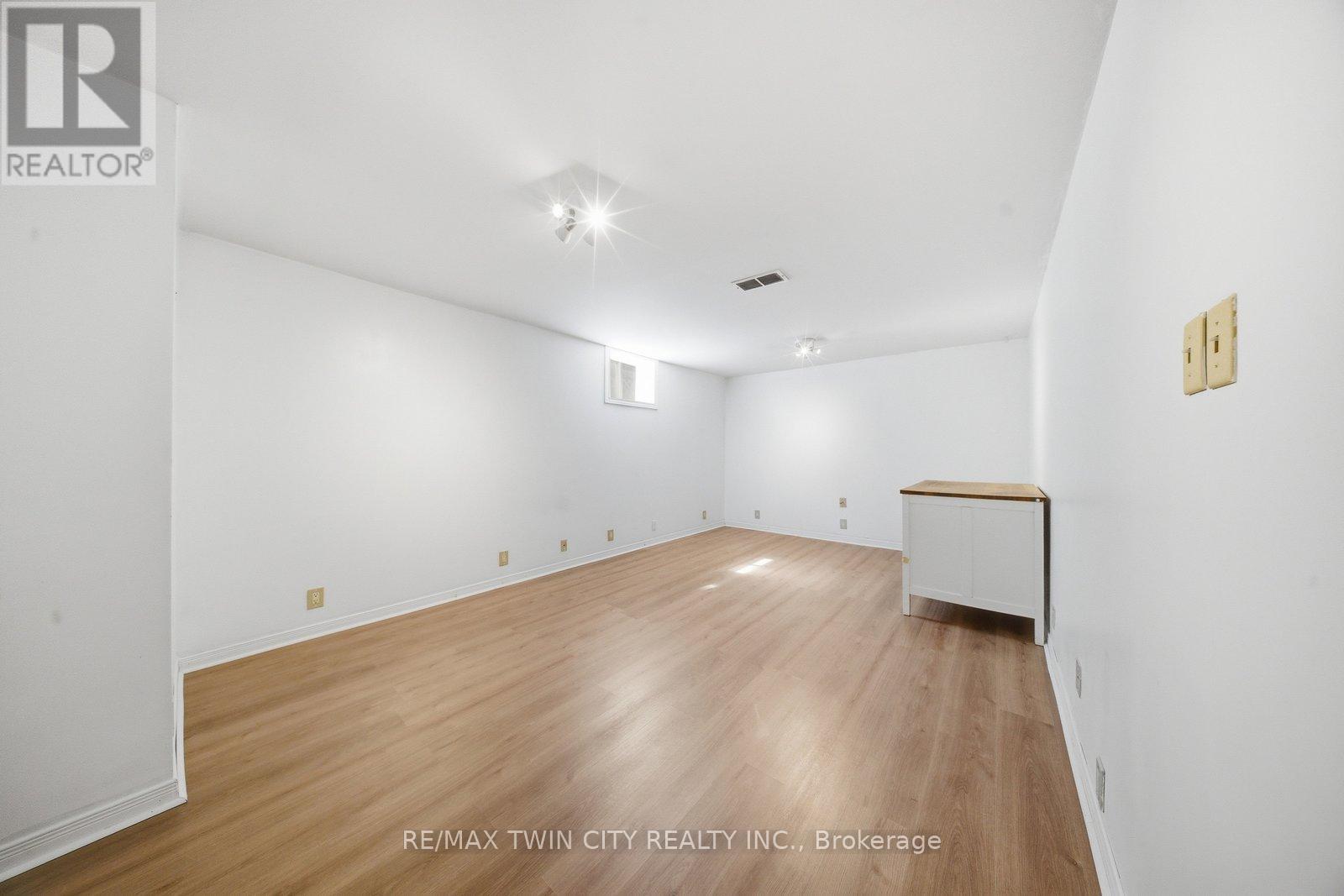 10 Clara Crescent, Brantford, Ontario  N3S 7C7 - Photo 24 - X12974470