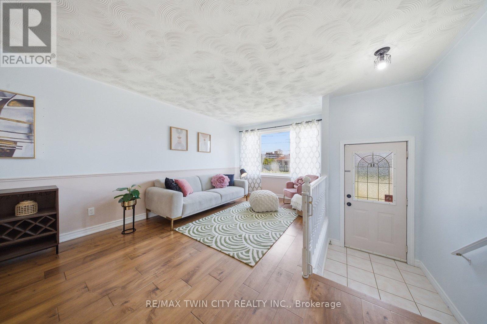 10 Clara Crescent, Brantford, Ontario  N3S 7C7 - Photo 6 - X12974470