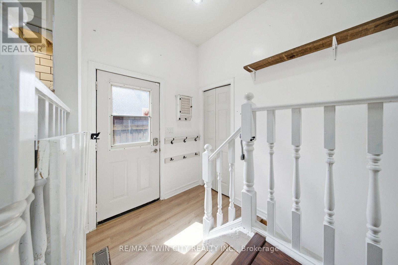 10 Clara Crescent, Brantford, Ontario  N3S 7C7 - Photo 7 - X12974470