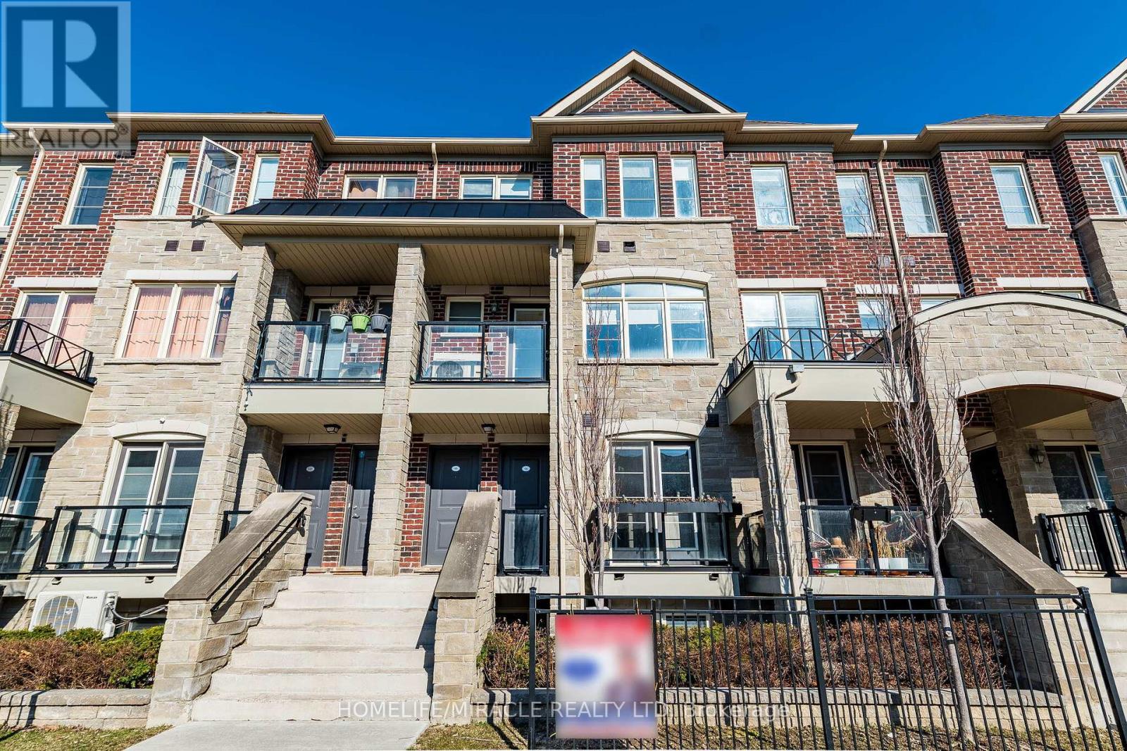 98 - 200 Veterans Drive, Brampton, Ontario  L7A 4S6 - Photo 4 - W12808636