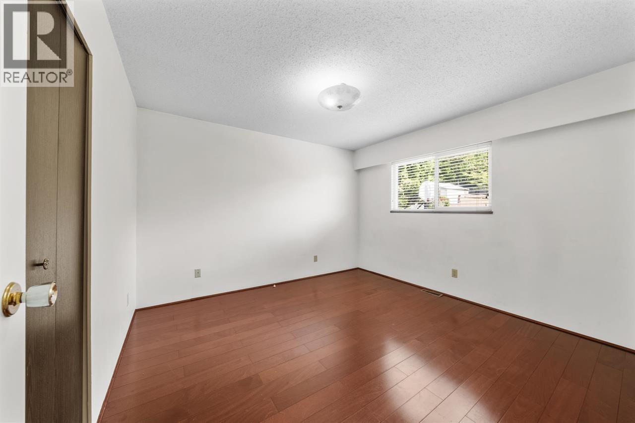 1060 Ayshire Drive, Burnaby, British Columbia  V5A 4A1 - Photo 12 - R3108355