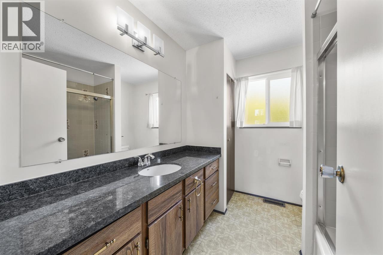 1060 Ayshire Drive, Burnaby, British Columbia  V5A 4A1 - Photo 13 - R3108355