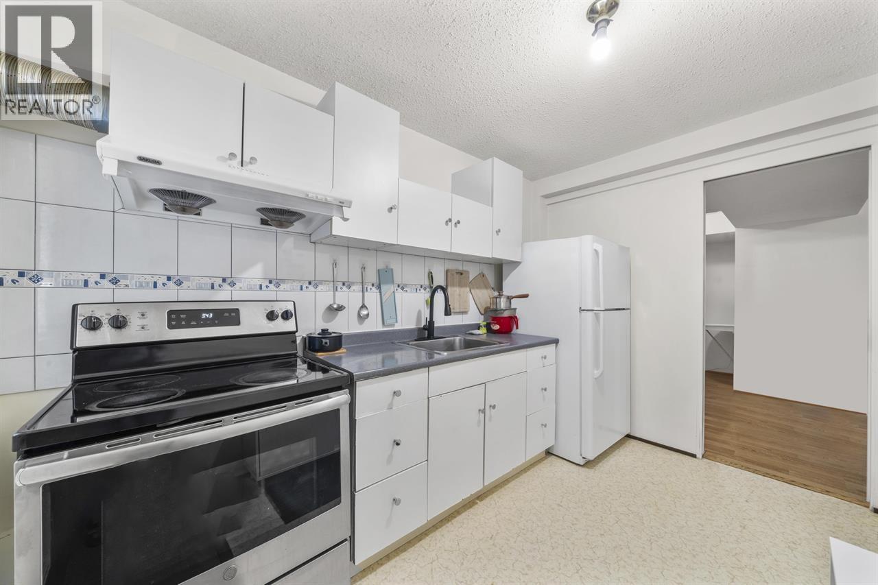 1060 Ayshire Drive, Burnaby, British Columbia  V5A 4A1 - Photo 21 - R3108355