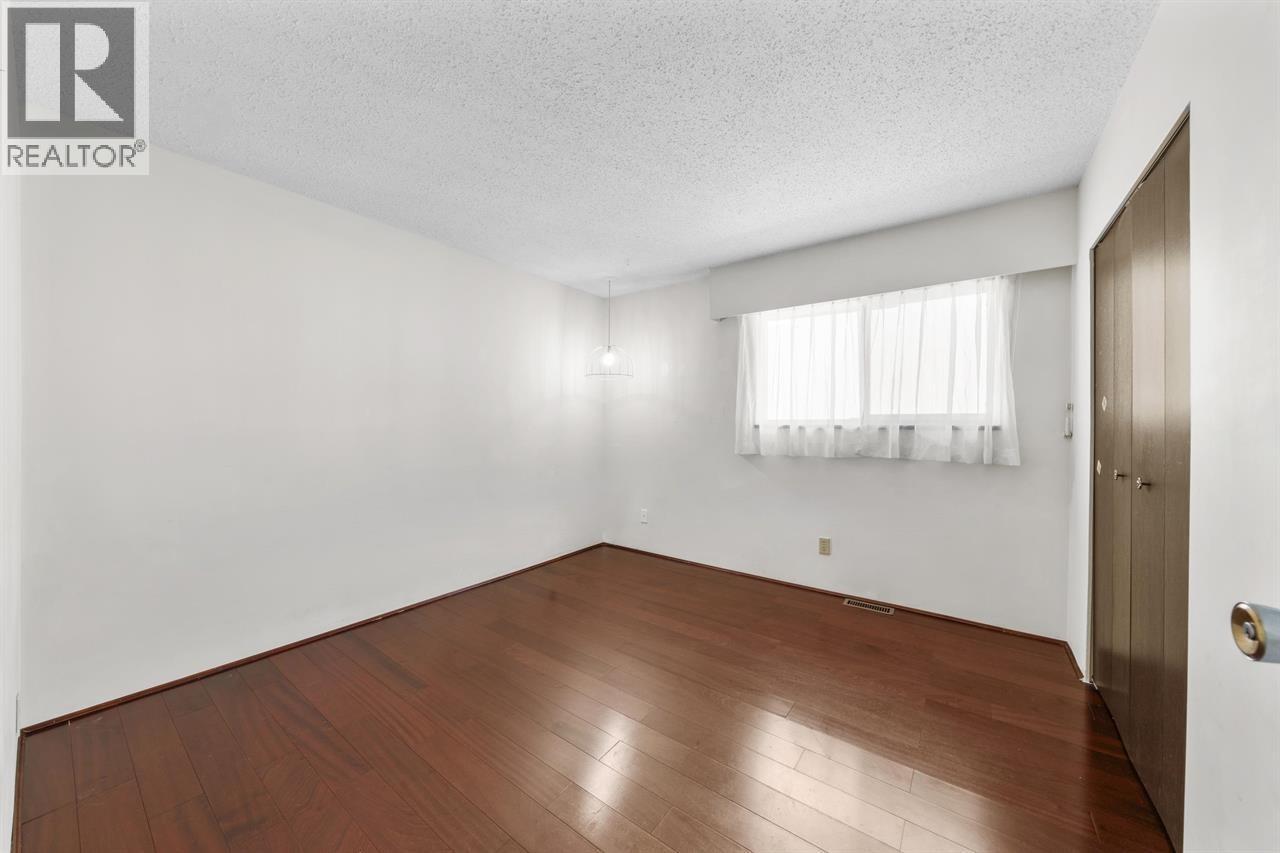 1060 Ayshire Drive, Burnaby, British Columbia  V5A 4A1 - Photo 11 - R3108355