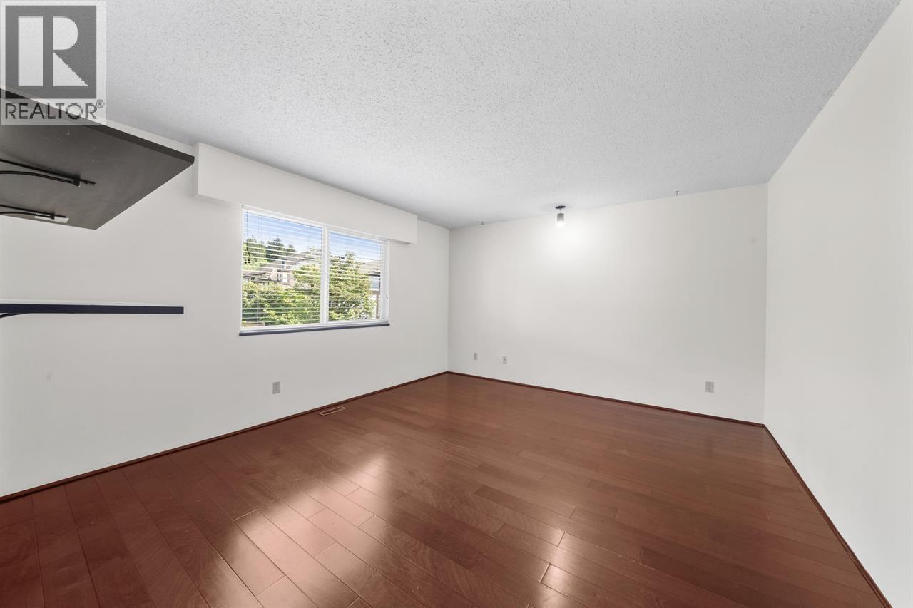 1060 Ayshire Drive, Burnaby, British Columbia  V5A 4A1 - Photo 10 - R3108355