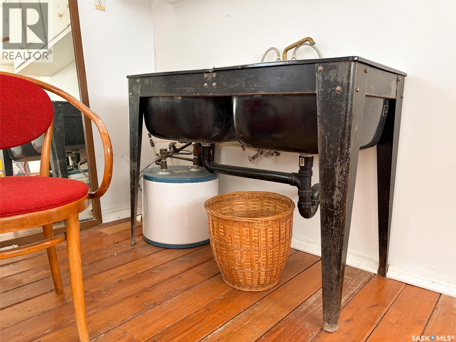 508 4th Street N, Val Marie, Saskatchewan  S0N 2T0 - Photo 38 - SK032381