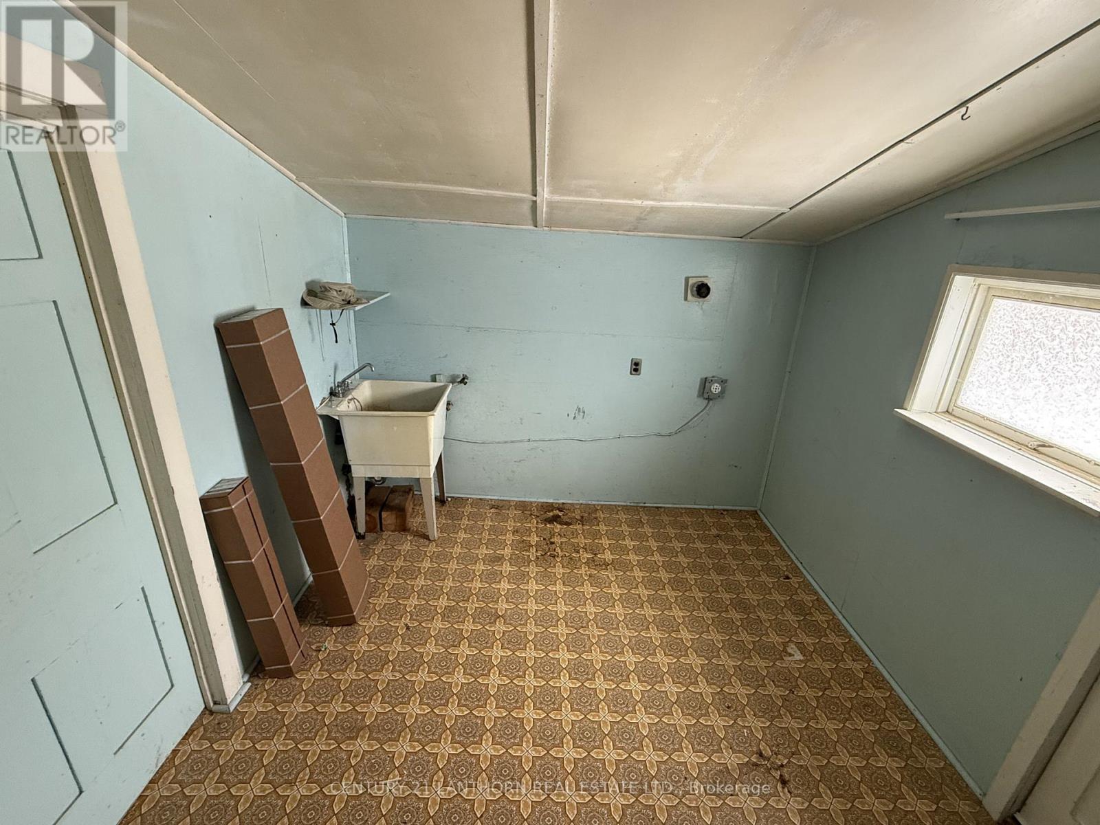 27 West Street, Prince Edward County, Ontario  K0K 3L0 - Photo 11 - X12974482