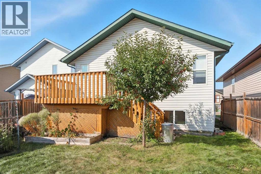 140 Lanterman Close, Red Deer, Alberta  T4R 3N8 - Photo 4 - A2299474