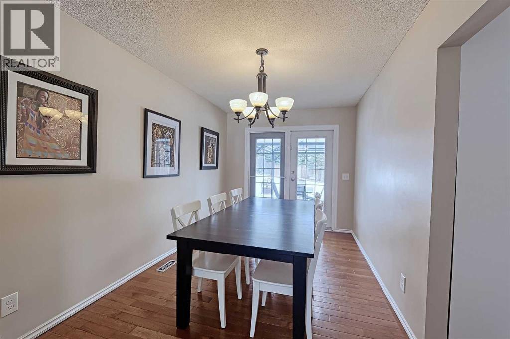 15 Edgeland Mews NW, Calgary, Alberta  T3A 4C9 - Photo 7 - A2295037