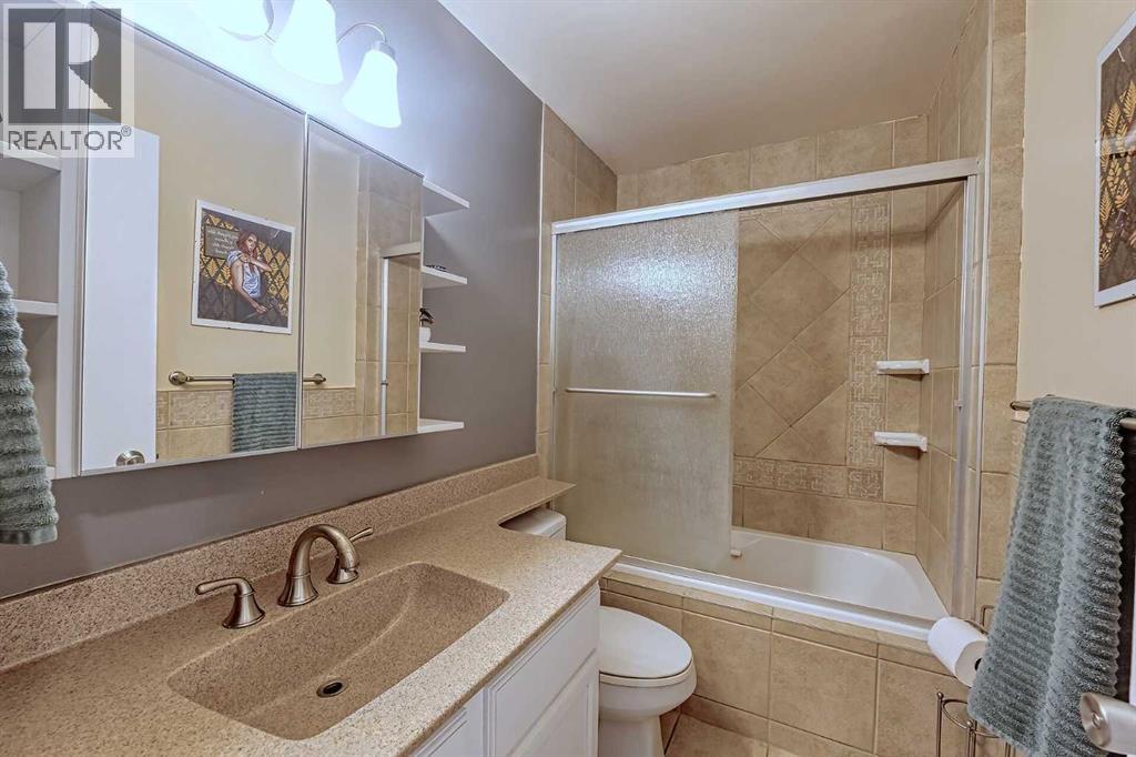 15 Edgeland Mews NW, Calgary, Alberta  T3A 4C9 - Photo 24 - A2295037