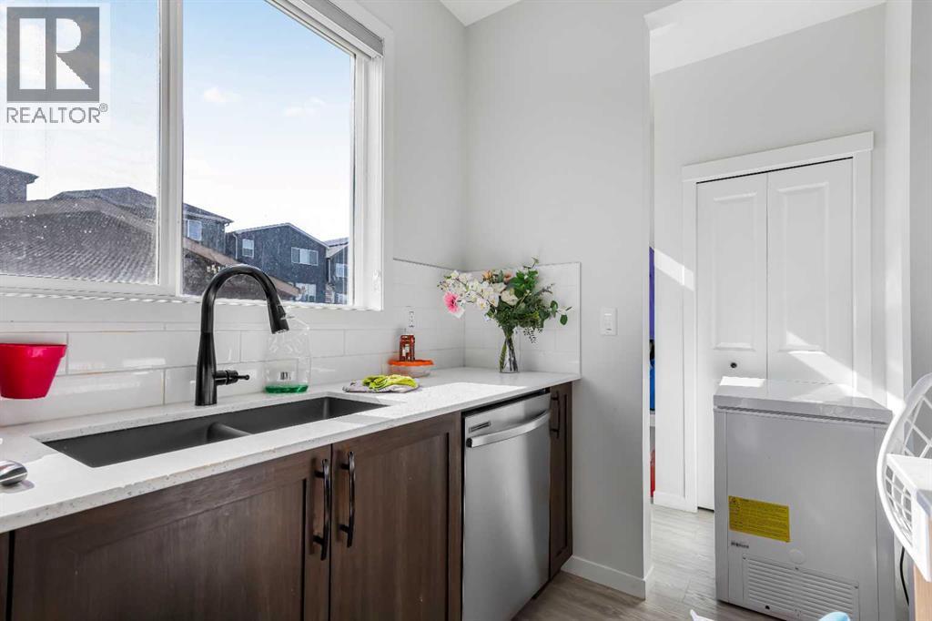 15 Edith Passage NW, Calgary, Alberta  T3R 2B6 - Photo 14 - A2272609